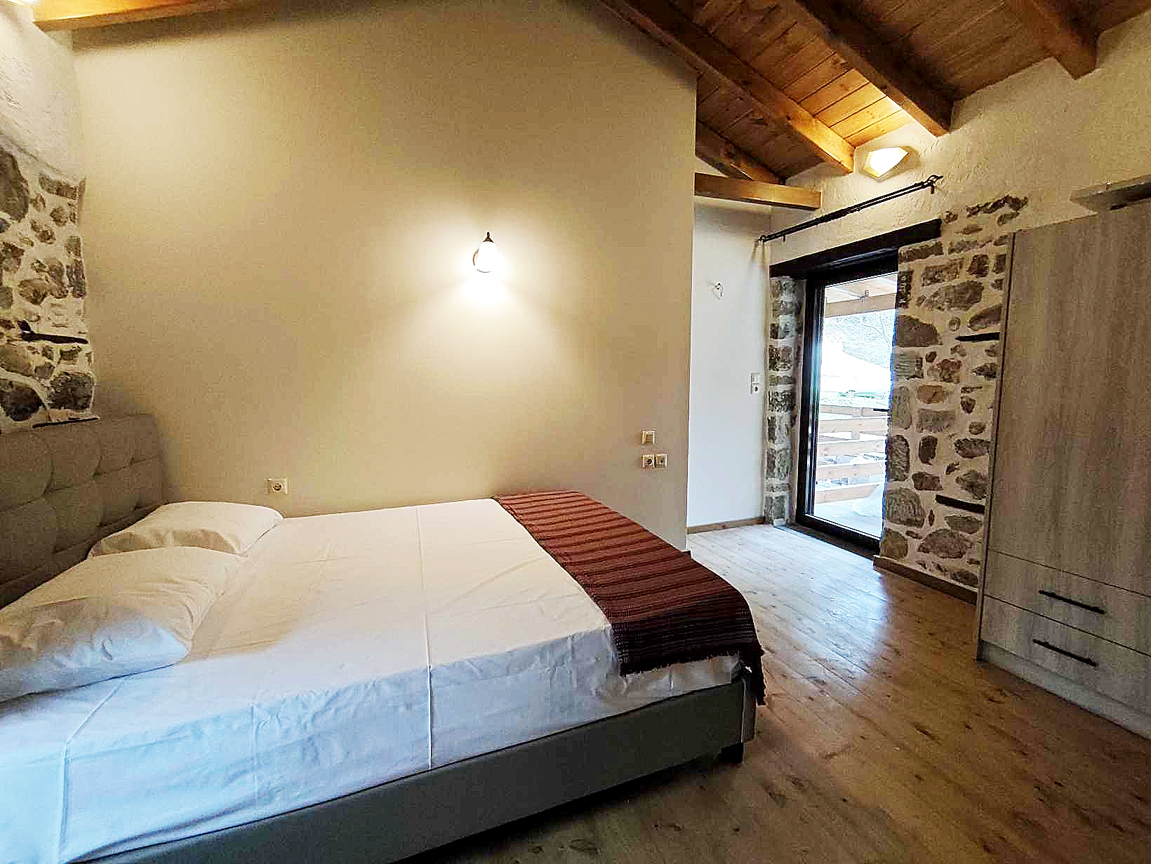 stone-guesthouse-pantazis-b10